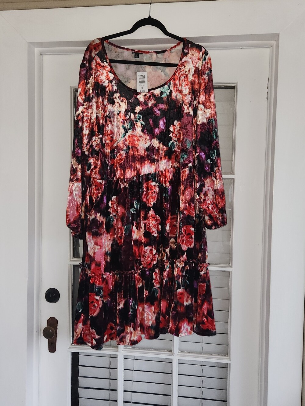 Torrid Floral Tiered Plus-Size Dress Crushed Velvet  Burgandy Pink NWT 5X Plus - Picture 2 of 6